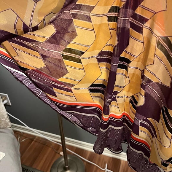 Beautiful Colorful size L butterfly sleeve blouse - Picture 5 of 8